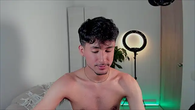 Snapshot of dimitri_targaryen chatting on January 12, 2025, 5:24 am dimitri targaryen online show from January 12, 2025, 5:24 am