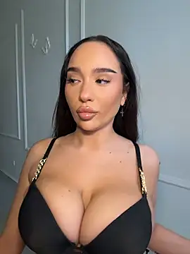 CardiSweetBaby online show from April 3, 2026, 10:57 am