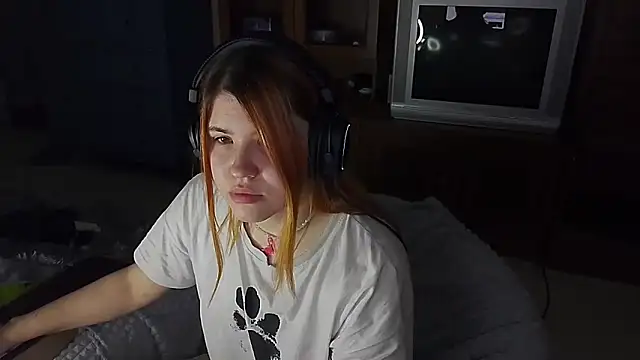 Alexa Fishex online show from November 25, 2025, 1:33 pm