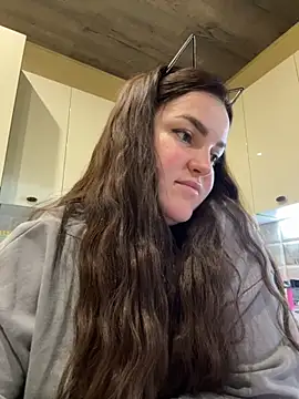 Karolina llove online show from October 18, 2025, 7:36 pm