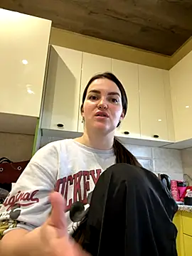 Karolina llove online show from November 14, 2025, 6:39 pm