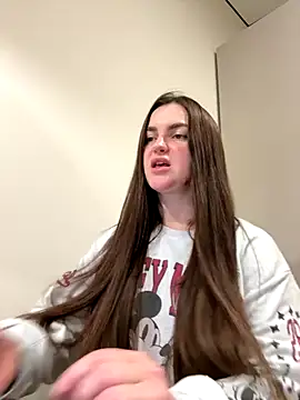 Karolina llove online show from November 29, 2025, 7:50 pm