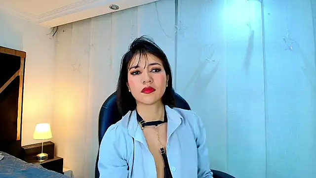 lina bedoya  online show from March 21, 2026, 11:37 am