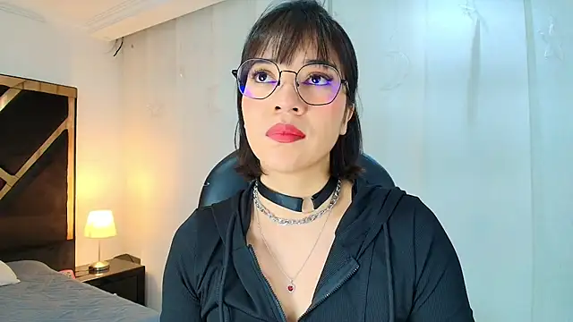 lina bedoya  online show from May 14, 2026, 11:39 am