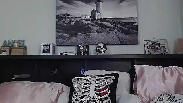 CrystalLakeXO online show from February 9, 2025, 5:50 am