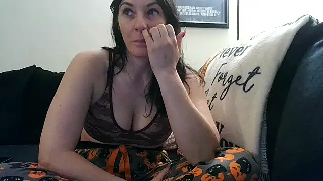 CrystalLakeXO online show from September 29, 2025, 4:50 am