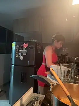 SaraParisi online show from October 28, 2025, 11:07 pm