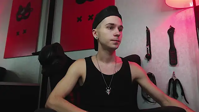 Joseph  Quinn online show from January 22, 2025, 12:06 pm