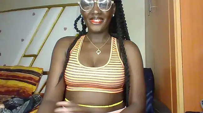 cutesmiling online show from February 5, 2025, 6:48 pm
