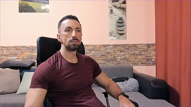 HotHunkTrainer online show from October 25, 2025, 7:16 am