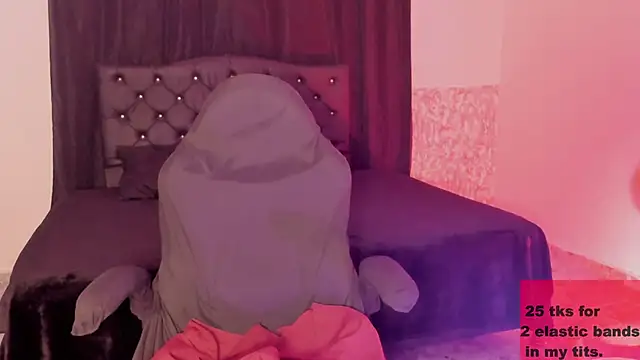 Foxy Slave online show from November 13, 2025, 10:36 am