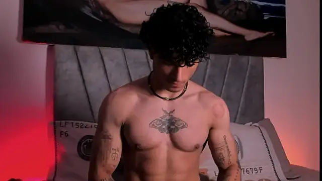 Snapshot of Thomas_Fit1 chatting on December 15, 2025, 3:33 am Thomas Fit1 online show from December 15, 2025, 3:33 am