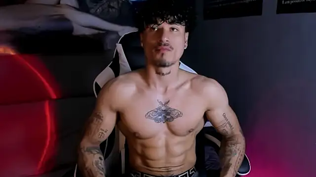 Snapshot of Thomas_Fit1 chatting on April 2, 2026, 12:41 am Thomas Fit1 online show from April 2, 2026, 12:41 am