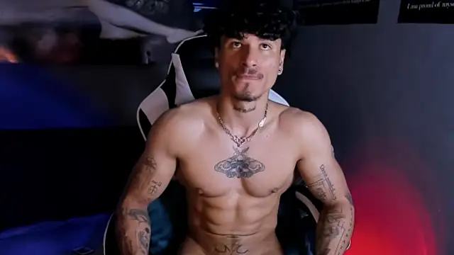 Snapshot of Thomas_Fit1 chatting on April 6, 2026, 4:46 am Thomas Fit1 online show from April 6, 2026, 4:46 am