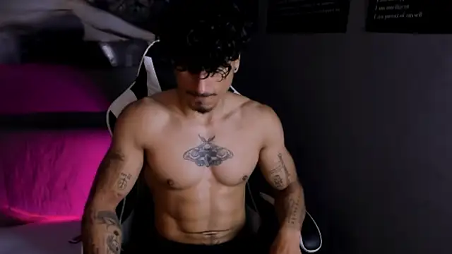 Snapshot of Thomas_Fit1 chatting on April 15, 2026, 6:48 pm Thomas Fit1 online show from April 15, 2026, 6:48 pm