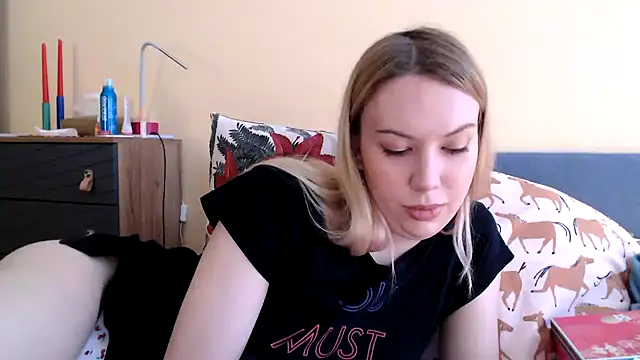 Snapshot of Scarlettford chatting on December 20, 2024, 11:10 am Scarlettford online show from December 20, 2024, 11:10 am