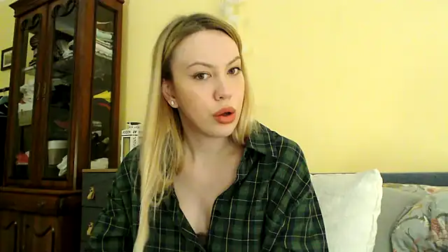 Snapshot of Scarlettford chatting on December 27, 2024, 4:32 pm Scarlettford online show from December 27, 2024, 4:32 pm