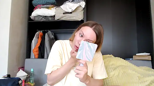 Snapshot of Scarlettford chatting on September 17, 2025, 11:01 am Scarlettford online show from September 17, 2025, 11:01 am