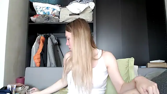 Snapshot of Scarlettford chatting on September 18, 2025, 8:05 am Scarlettford online show from September 18, 2025, 8:05 am