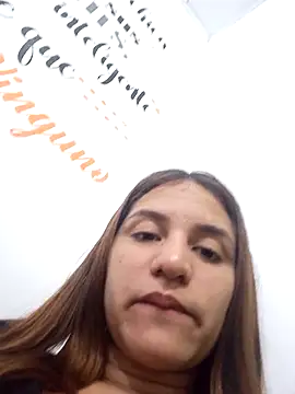 AnthonelaDuque online show from March 6, 2025, 7:43 pm