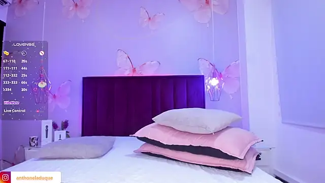 AnthonelaDuque online show from March 10, 2025, 2:59 pm