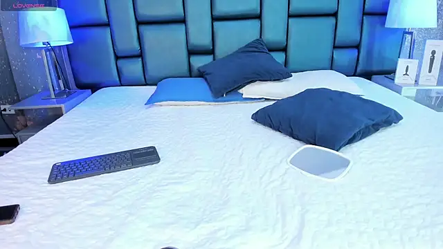 AnthonelaDuque online show from September 14, 2025, 12:04 pm