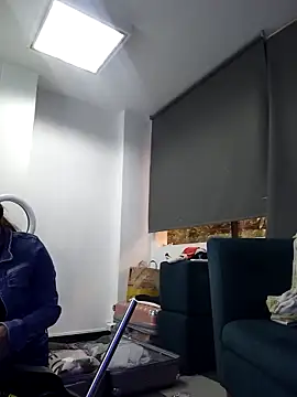 AnthonelaDuque online show from December 1, 2025, 11:37 am