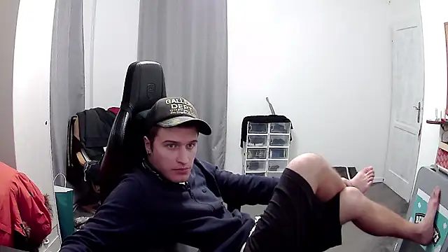 PKrisztian online show from April 21, 2026, 11:29 pm