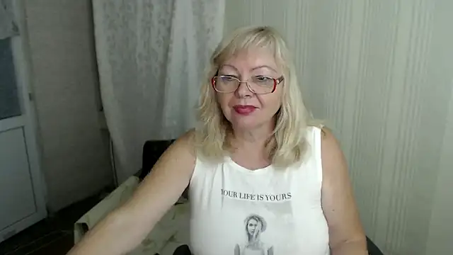 EvelynLoveShy online show from September 26, 2025, 10:47 pm
