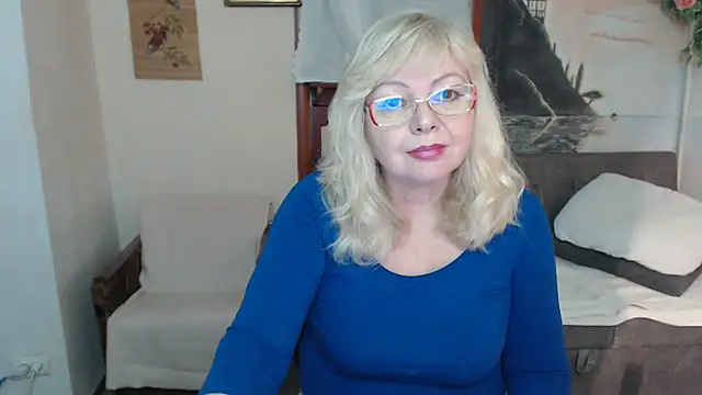 EvelynLoveShy online show from November 13, 2025, 5:45 pm