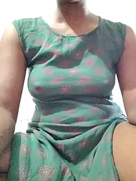 rituporna2004 online show from November 6, 2025, 3:18 am