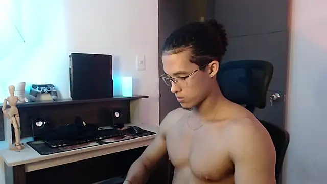 alejo x3 online show from December 5, 2024, 2:31 am