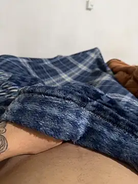 jhnn  online show from April 15, 2026, 3:24 am