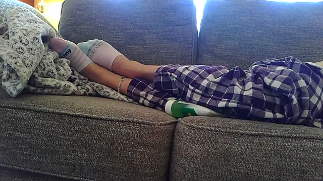 femgui69 online show from December 16, 2025, 2:55 pm