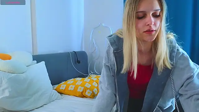 KimberliDean online show from February 27, 2025, 11:52 am