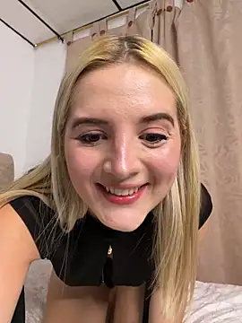 Maia Collins online show from June 4, 2026, 12:49 am