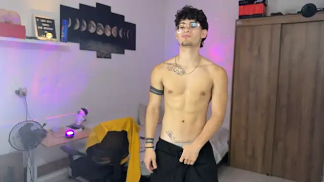 Kisan Smith online show from November 4, 2025, 2:21 am