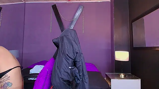 Snapshot of Juliet_Nasty chatting on March 19, 2025, 6:23 pm Juliet Nasty online show from March 19, 2025, 6:23 pm