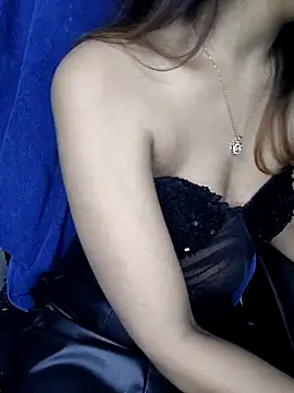 Leeeezzzz roy online show from November 24, 2025, 6:07 pm