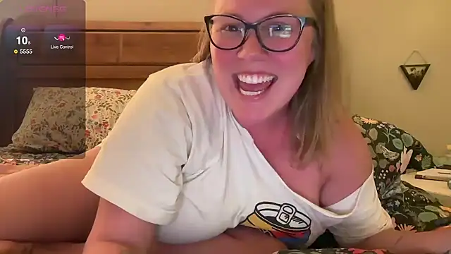 GlitterKitty108 online show from October 20, 2025, 11:38 pm