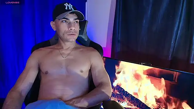 sexyboycolombi4 online show from June 29, 2026, 7:36 pm