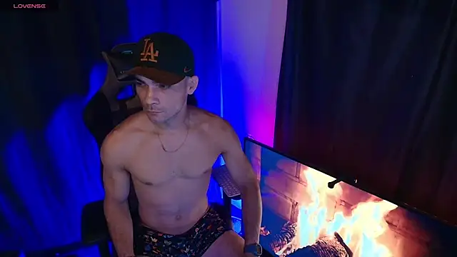 sexyboycolombi4 online show from June 30, 2026, 10:44 pm