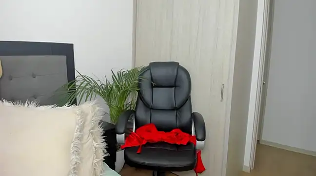 Snapshot of charlotte_tiller chatting on December 12, 2024, 12:05 am charlotte tiller online show from December 12, 2024, 12:05 am