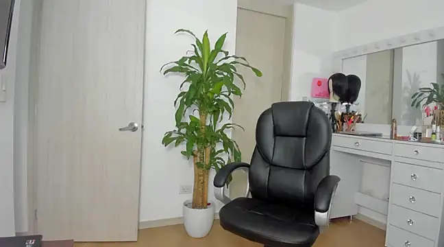 Snapshot of charlotte_tiller chatting on January 18, 2025, 8:40 pm charlotte tiller online show from January 18, 2025, 8:40 pm