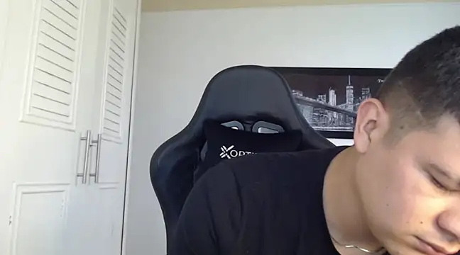 Plug Control online show from February 8, 2025, 4:04 pm