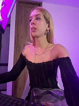 Courtney gonet online show from June 1, 2026, 3:52 am