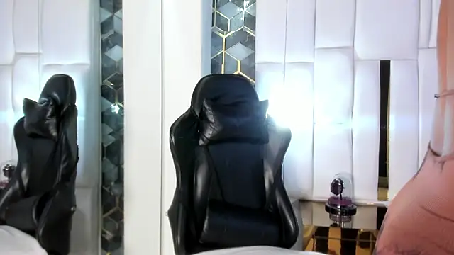 lia mariana online show from March 6, 2026, 5:04 am