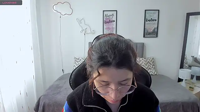 Amy joones online show from October 22, 2025, 12:27 pm