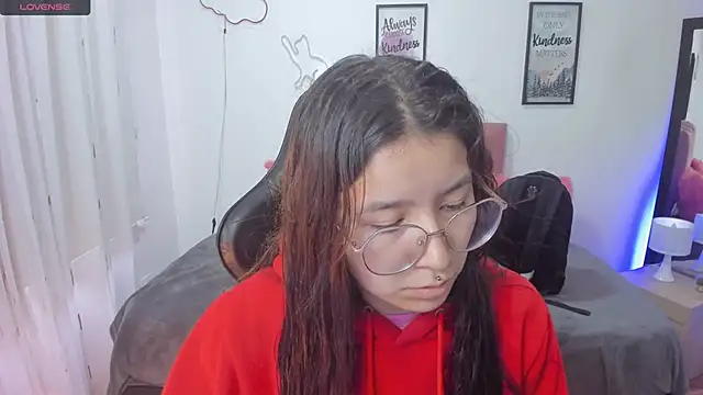 Amy joones online show from November 8, 2025, 12:38 pm