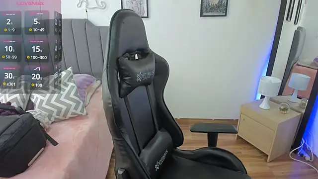 Amy joones online show from November 17, 2025, 1:28 pm